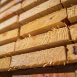 stapel hout bouwmaterialen