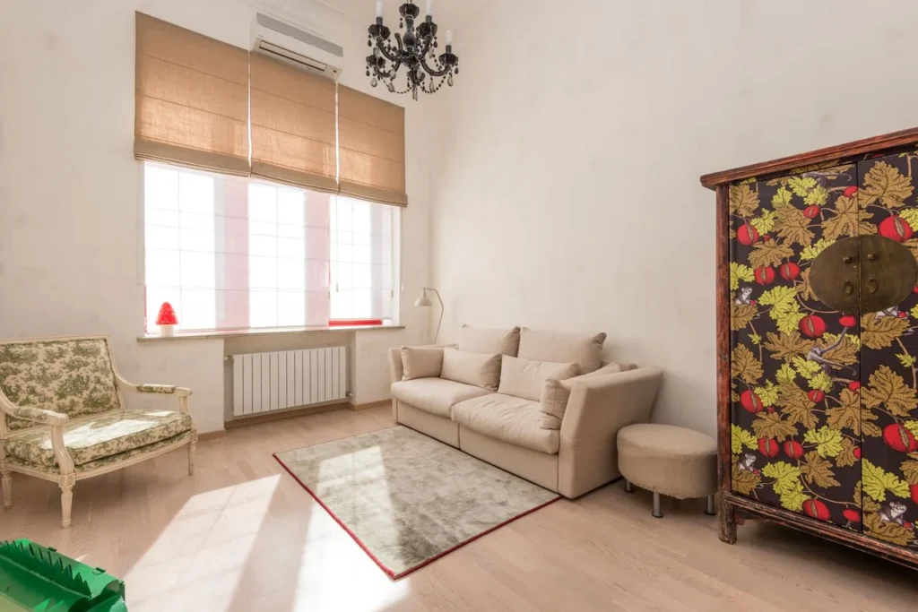 vouwgordijnen in een slaapkamer
